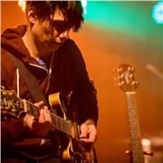 Professeur de guitare | 18 ans d’expérience | Cours en ligne ou à domicile